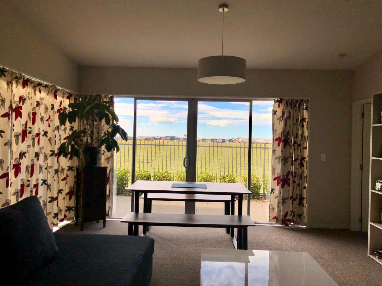 Lovely, Sunny, Home Sweet Home كريستتشيرش المظهر الخارجي الصورة